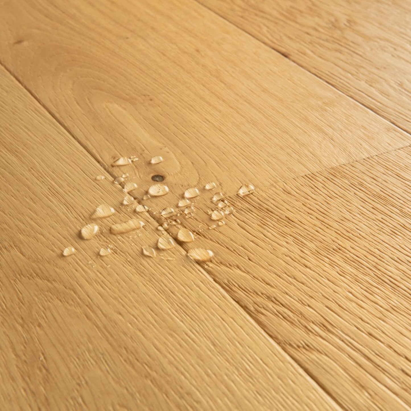 Pavimento in PARQUET AMATO ROVERE NATURALE EXTRA OPACO QUICK-STEP effetto legno adatta a contesti residenziali posa Uniclic Multifit
