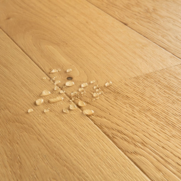 Pavimento in PARQUET AMATO ROVERE NATURALE EXTRA OPACO QUICK-STEP effetto legno adatta a contesti residenziali posa Uniclic Multifit