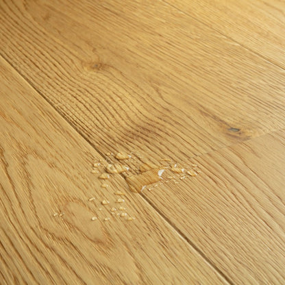 Pavimento in PARQUET CASCADA ROVERE NATURALE EXTRA OPACO QUICK-STEP effetto legno pensato per chi desidera pavimenti eleganti, duraturi e facili da mantenere