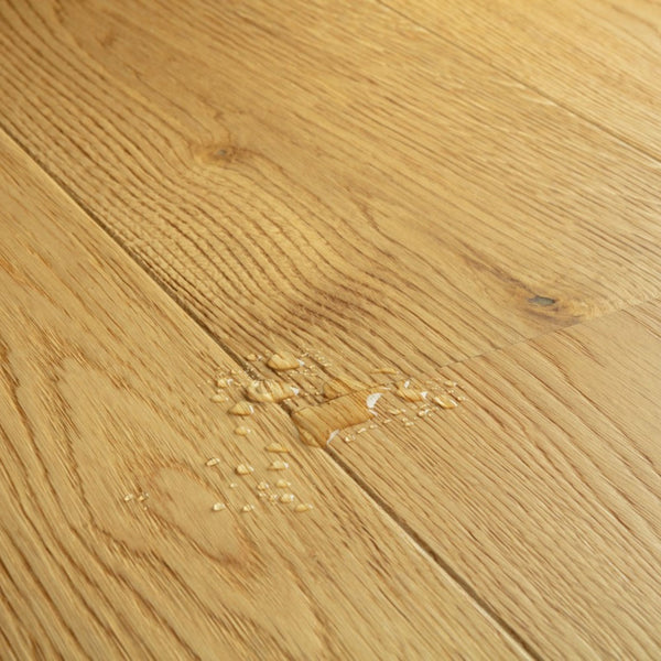 Pavimento in PARQUET CASCADA ROVERE NATURALE EXTRA OPACO QUICK-STEP effetto legno pensato per chi desidera pavimenti eleganti, duraturi e facili da mantenere