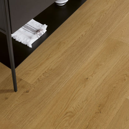 Pavimento in PARQUET CASCADA ROVERE NATURALE EXTRA OPACO QUICK-STEP effetto legno pensato per chi desidera pavimenti eleganti, duraturi e facili da mantenere