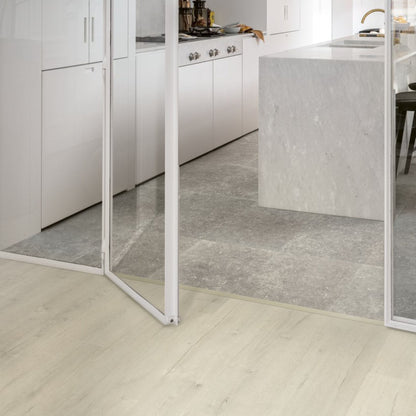 Pavimento in Laminato CAPTURE ROVERE PATINA MORBIDO QUICK-STEP è protetta dalla tecnologia Scratch Guard, aumentare la resistenza ai graffi