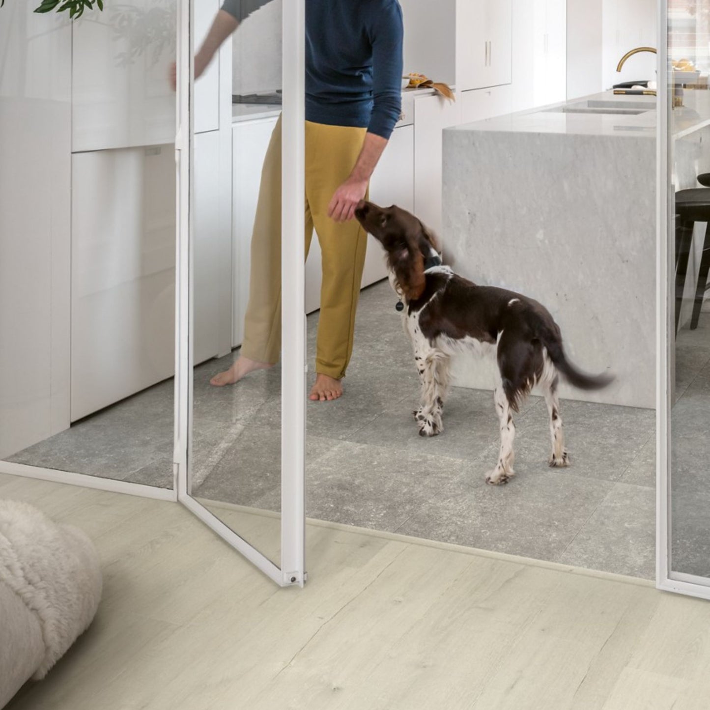 Pavimento in Laminato CAPTURE ROVERE PATINA MORBIDO QUICK-STEP è protetta dalla tecnologia Scratch Guard, aumentare la resistenza ai graffi