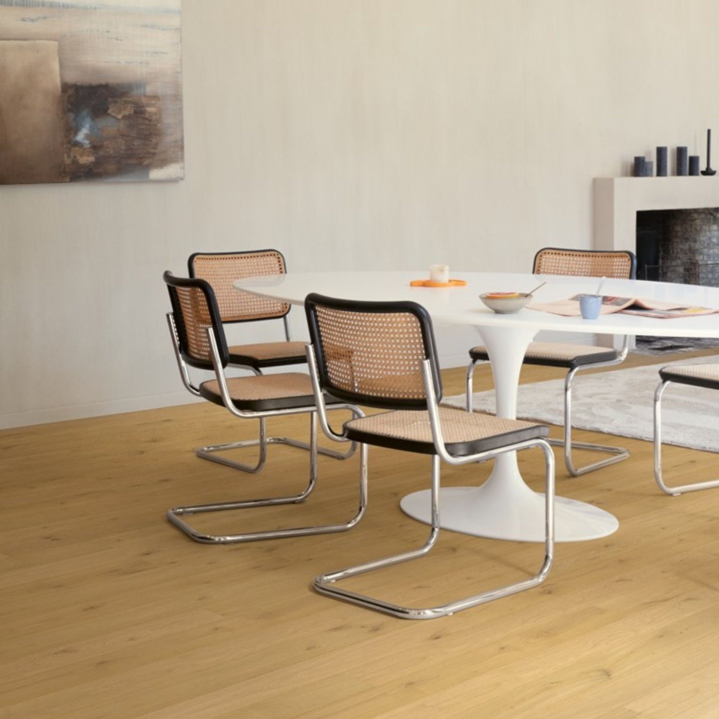 Pavimento in PARQUET AMATO ROVERE PURO EXTRA OPACO QUICK-STEP effetto legno pensata per integrarsi in contesti residenziali luminosi