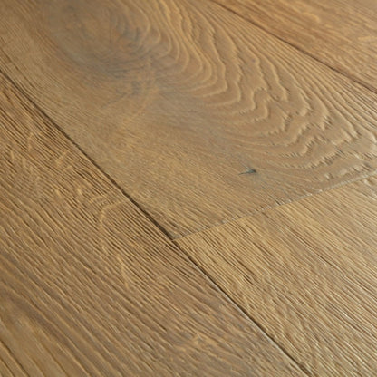 Pavimento in PARQUET CASCADA ROVERE SENAPE EXTRA OPACO QUICK-STEP effetto legno base cromatica calda e avvolgente adatta a contesti contemporanei