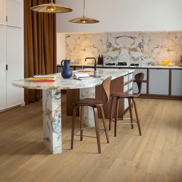 Pavimento in PARQUET CASCADA ROVERE SENAPE EXTRA OPACO QUICK-STEP effetto legno base cromatica calda e avvolgente adatta a contesti contemporanei