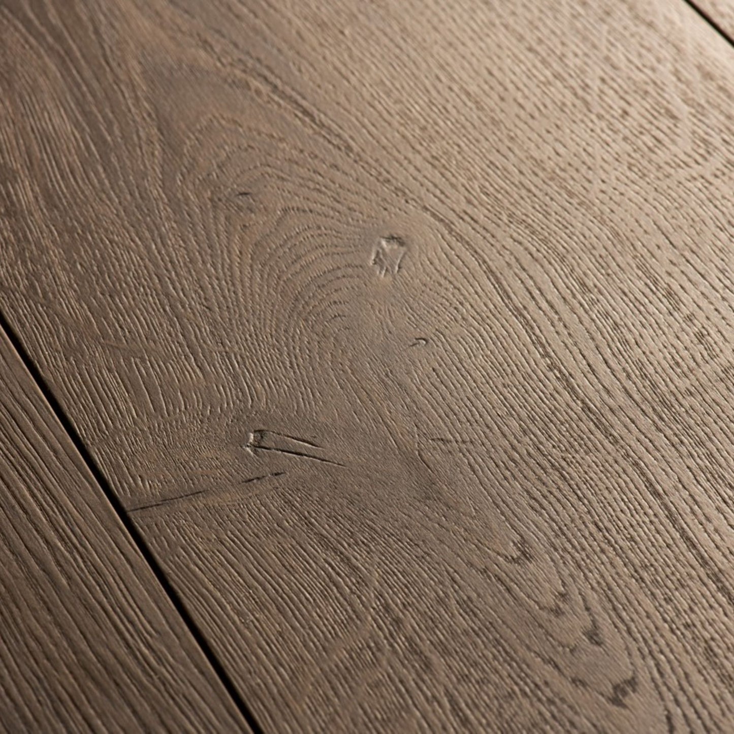 Pavimento in Laminato CAPTURE ROVERE SPAZZOLATO MARRONE QUICK-STEP sistema Uniclic e compatibile con riscaldamento a pavimento