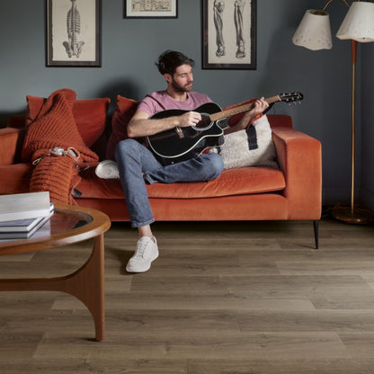 Pavimento in Laminato CAPTURE ROVERE SPAZZOLATO MARRONE QUICK-STEP sistema Uniclic e compatibile con riscaldamento a pavimento