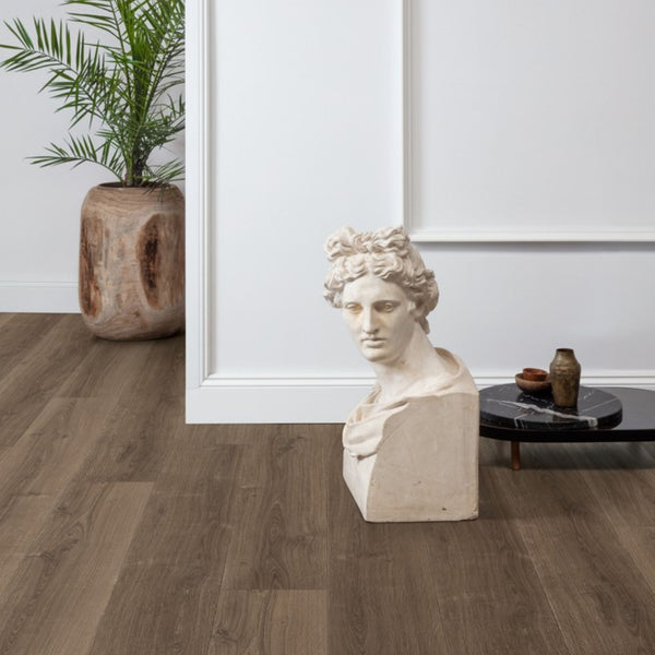 Pavimento in Laminato CAPTURE ROVERE SPAZZOLATO MARRONE QUICK-STEP sistema Uniclic e compatibile con riscaldamento a pavimento