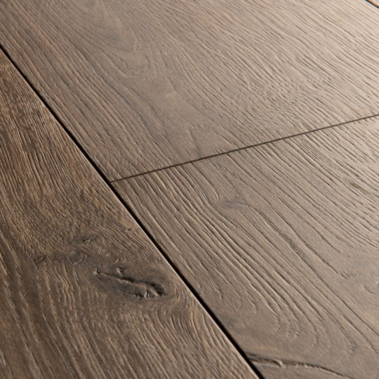 Pavimento in Laminato CAPTURE ROVERE SPAZZOLATO MARRONE QUICK-STEP sistema Uniclic e compatibile con riscaldamento a pavimento