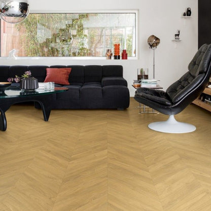 Pavimento in Laminato IMPRESSIVE PATTERNS ROVERE SPINA NATURALE QUICK-STEP posa geometrica, impermeabilità totale, resistenza ai graffi e compatibilità con riscaldamento a pavimento