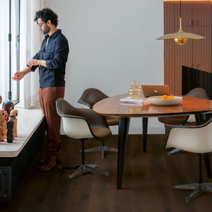 Pavimento in PARQUET CASCADA ROVERE TABACCO EXTRA OPACO QUICK-STEP effetto legno per ambienti residenziali moderni o classici, unendo eleganza estetica e prestazioni tecniche avanzate