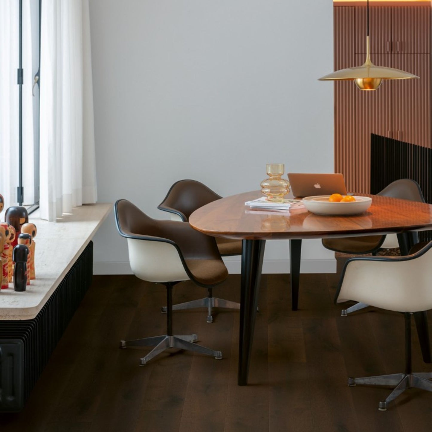 Pavimento in PARQUET CASCADA ROVERE TABACCO EXTRA OPACO QUICK-STEP effetto legno per ambienti residenziali moderni o classici, unendo eleganza estetica e prestazioni tecniche avanzate