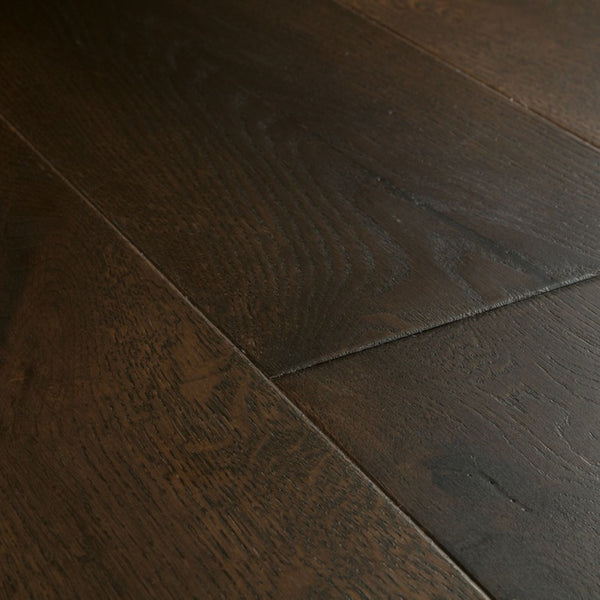 Pavimento in PARQUET CASCADA ROVERE TABACCO EXTRA OPACO QUICK-STEP effetto legno per ambienti residenziali moderni o classici, unendo eleganza estetica e prestazioni tecniche avanzate