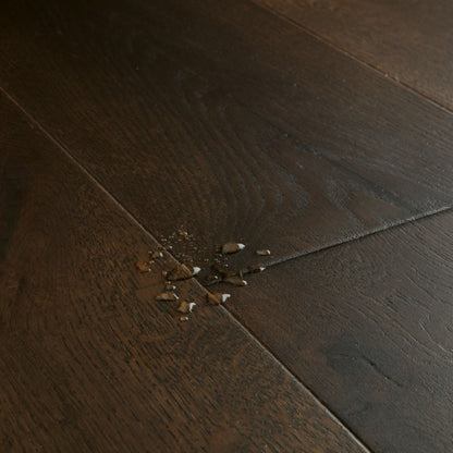 Pavimento in PARQUET CASCADA ROVERE TABACCO EXTRA OPACO QUICK-STEP effetto legno per ambienti residenziali moderni o classici, unendo eleganza estetica e prestazioni tecniche avanzate