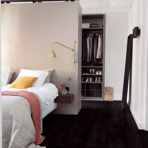 Pavimento in Laminato CAPTURE ROVERE TINTO NERO QUICK-STEP impermeabile, resistente ai graffi e compatibile con riscaldamento a pavimento