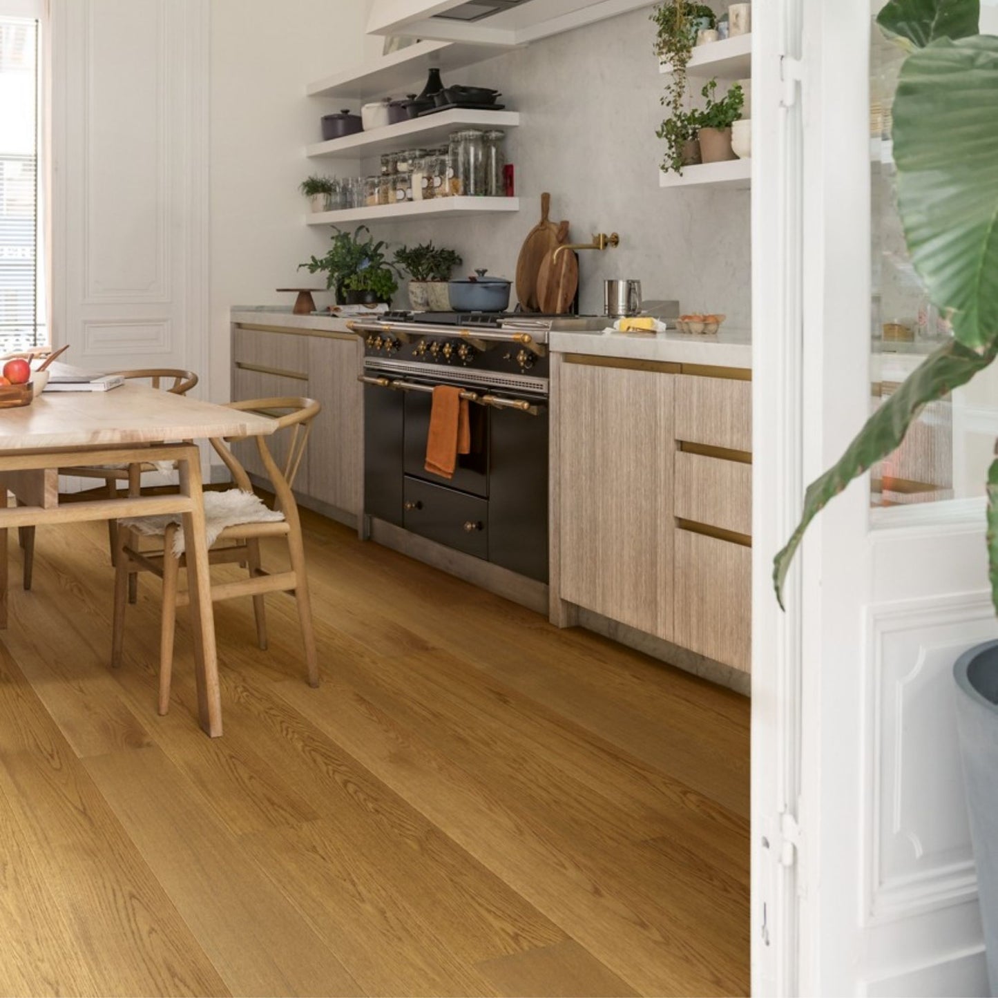 Pavimento in PARQUET CASCADA ROVERE TOFFEE EXTRA OPACO QUICK-STEP doghe larghe effetto legno pavimento impermeabile