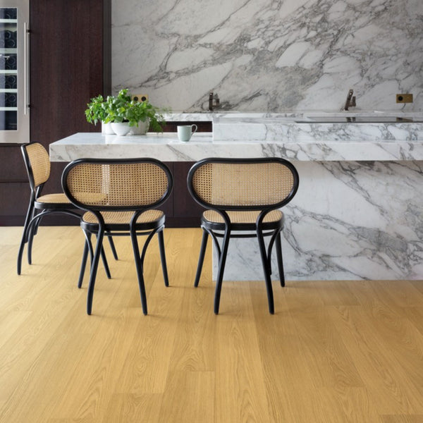 Pavimento in Laminato CAPTURE ROVERE VERNICIATO NATURALE QUICK-STEP impermeabili al 100% con tecnologia Hydroseal e resa estetica effetto legno naturale