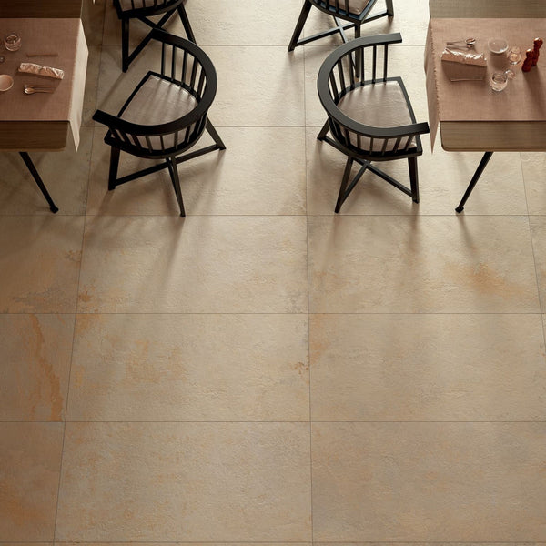 # ROYAL STONE - LA FABBRICA AVA gres effetto pietra dalla grana fine e regolare caldo e luminoso
