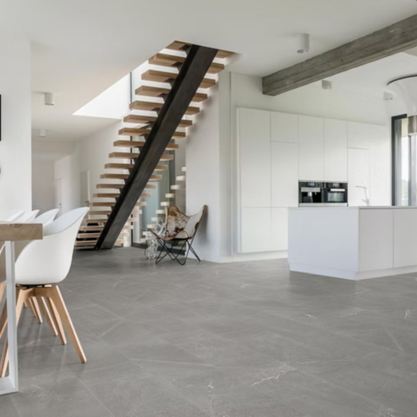 SINTRA SAVOIA ITALIA Piastrelle in gres porcellanato effetto pietra Piasentina neutra e materica per interni ed esterni