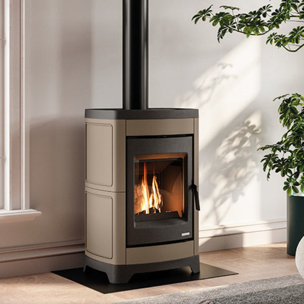 STUFA A LEGNA CHARLOTTE in ceramica Aria irraggiamento 10kW A+ PALAZZETTI con struttura in ghisa e riscaldamento per irraggiamento e convezione naturale