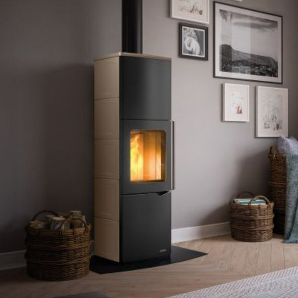 STUFA A LEGNA EVA S CON ACCUMULO e tecnologia After Flame Aria irraggiamento 8kW A PALAZZETTI per rilascio graduale del calore fino a 10 ore dopo lo spegnimento