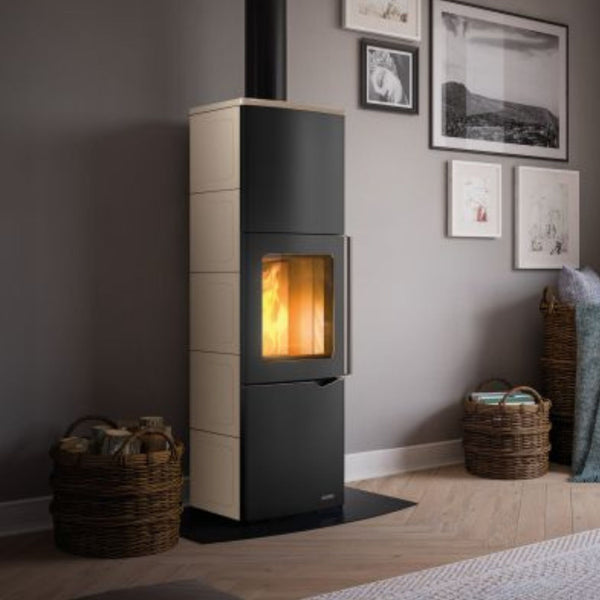 STUFA A LEGNA EVA S CON ACCUMULO e tecnologia After Flame Aria irraggiamento 8kW A PALAZZETTI per rilascio graduale del calore fino a 10 ore dopo lo spegnimento