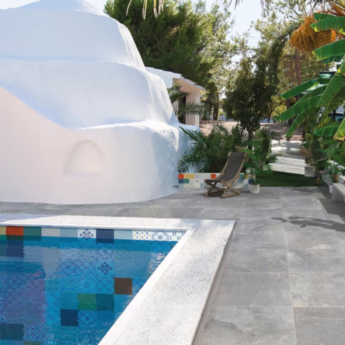 VIETRI SAVOIA ITALIA Piastrelle in gres porcellanato decorato effetto maioliche partenopee vivaci e artigianali per pavimenti e rivestimenti