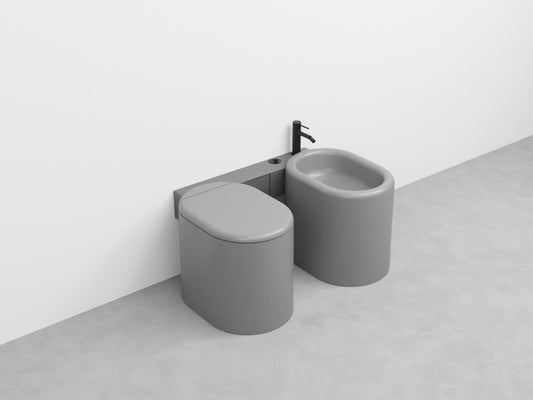 SET WC e BIDET A TERRA ITACA VERSIONE DESTRA - CIELO per chi desidera arredare il bagno con eleganza, comfort e massima igiene.