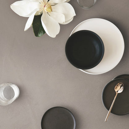 RES ART FONDOVALLE gres porcellanato effetto resina spatolata superfici materiche dal design contemporaneo.