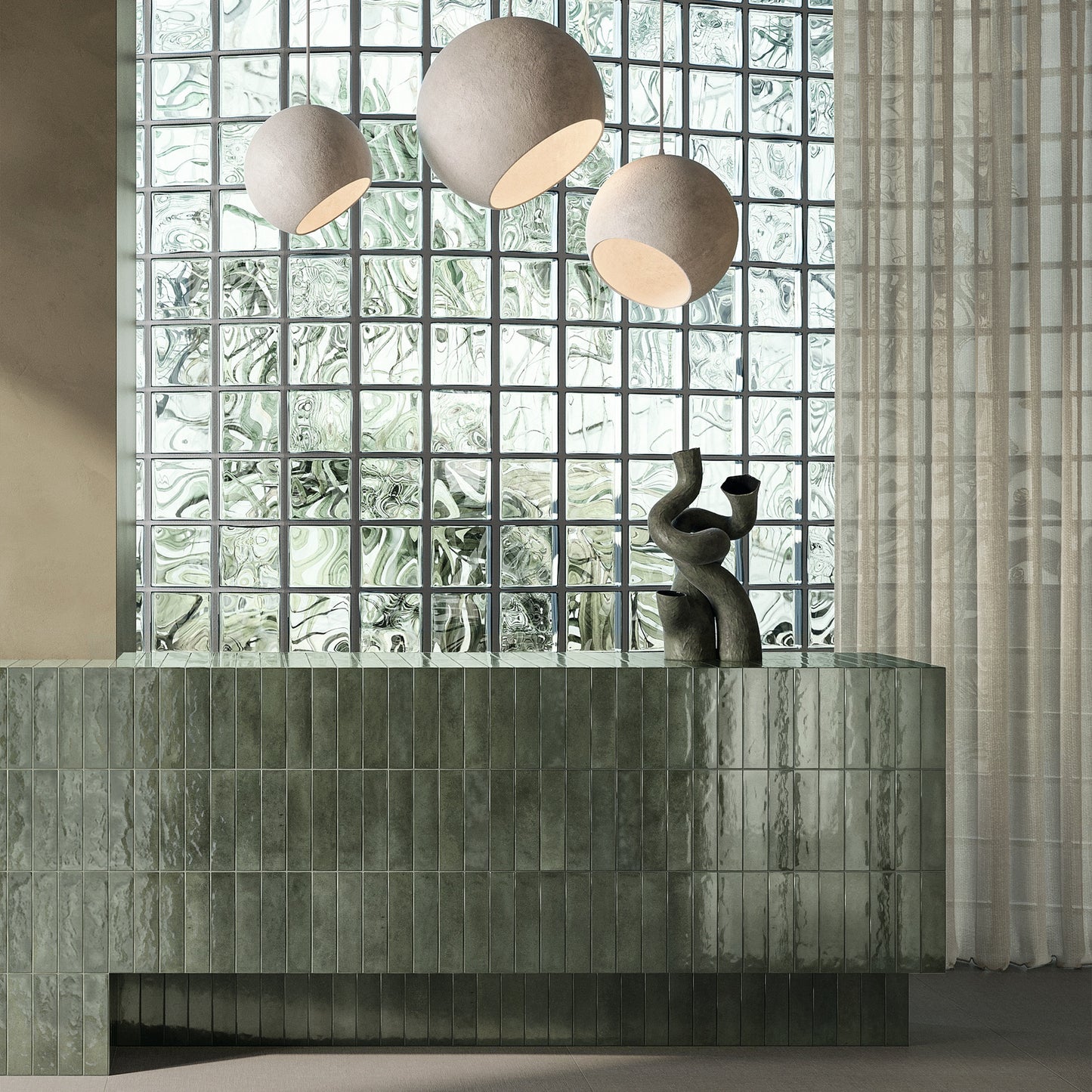 BRIT FONDOVALLE rivestimento per pareti dal pattern visivo dinamico, le rifrazioni della luce creano giochi di colore che ricordano le sfumature del mare