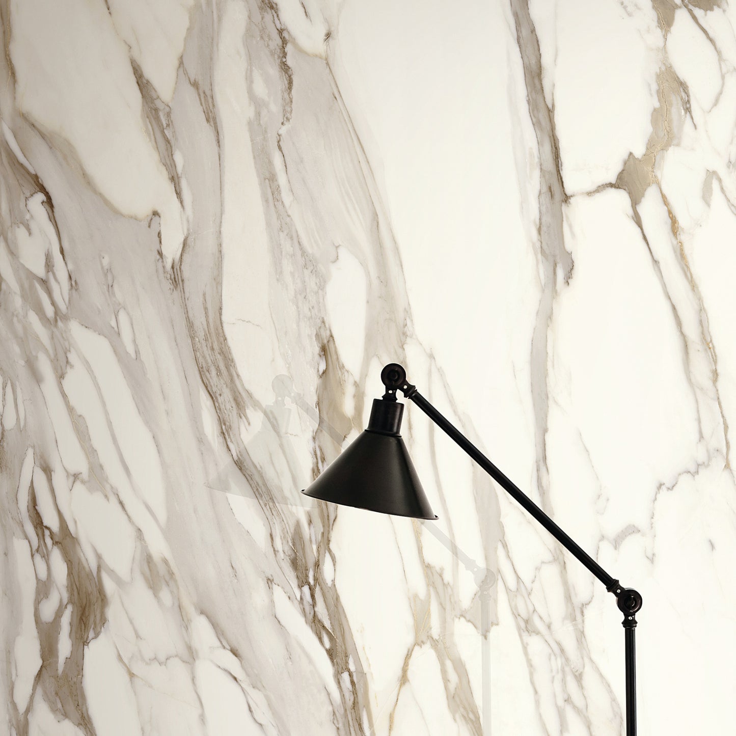 INFINITO 2.0 FONDOVALLE Marmi total black, grigi look naturale, marroni e bianchi dalle texture variegate e venature ampie