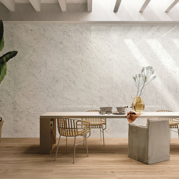 INFINITO 2.0 FONDOVALLE Marmi total black, grigi look naturale, marroni e bianchi dalle texture variegate e venature ampie