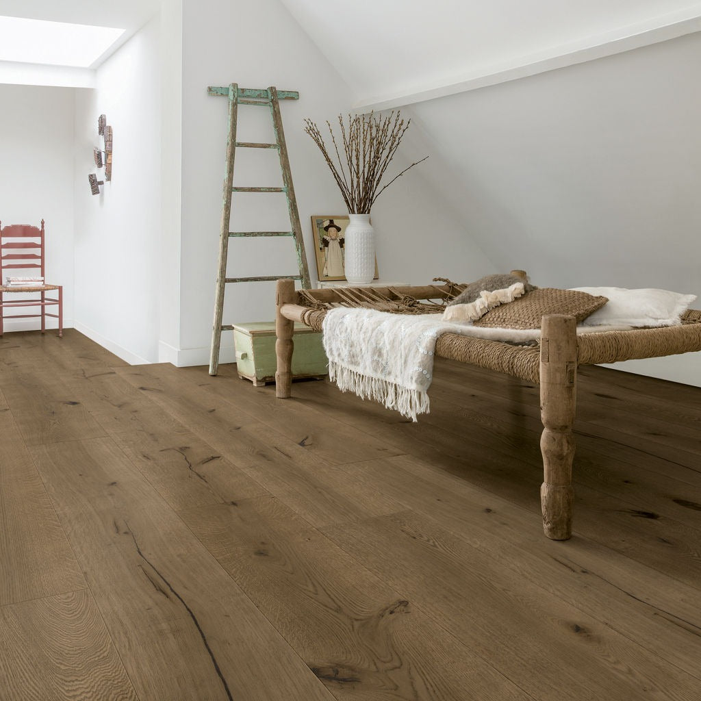 Pavimento in PARQUET MASSIMO ROVERE CIOCCOLATO OLIATO EXTRA OPACO QUICK-STEP la scelta ideale per chi cerca un pavimento elegante, resistente e facilmente gestibile nella vita quotidiana
