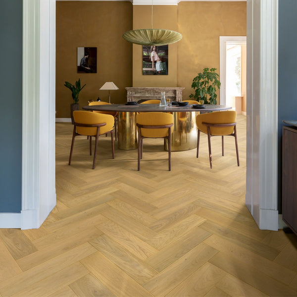 Pavimento in PARQUET DISEGNO ROVERE PURO CHIARO EXTRA OPACO QUICK-STEP amplifica la luminosità degli ambienti, rendendo gli spazi più ariosi