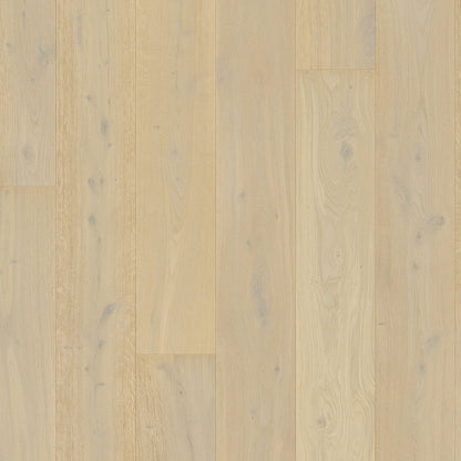 Pavimento in PARQUET MASSIMO ROVERE MARGHERITA EXTRA OPACO QUICK-STEP esalta la naturale texture del legno illuminando gli ambient