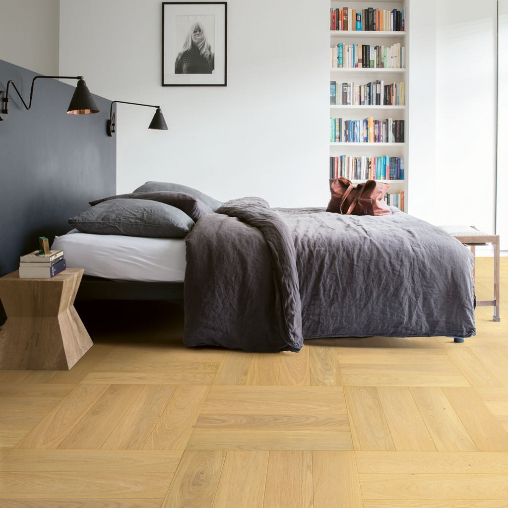 Pavimento in PARQUET DISEGNO ROVERE PURO CHIARO EXTRA OPACO QUICK-STEP amplifica la luminosità degli ambienti, rendendo gli spazi più ariosi