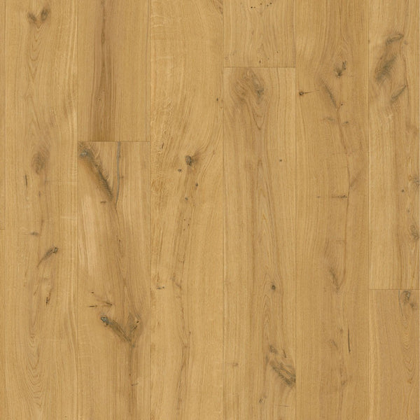 Pavimento in PARQUET MASSIMO ROVERE CAPPUCCINO EXTRA OPACO QUICK-STEP effetto legno valorizza la continuità visiva e l’armonia complessiva dello spazio