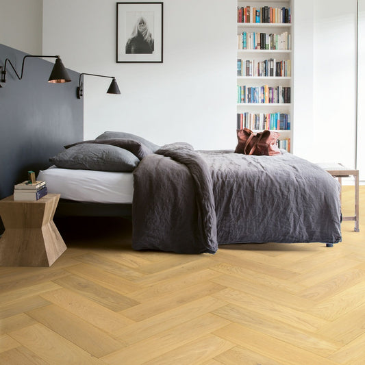 Pavimento in PARQUET DISEGNO ROVERE PURO CHIARO EXTRA OPACO QUICK-STEP amplifica la luminosità degli ambienti, rendendo gli spazi più ariosi