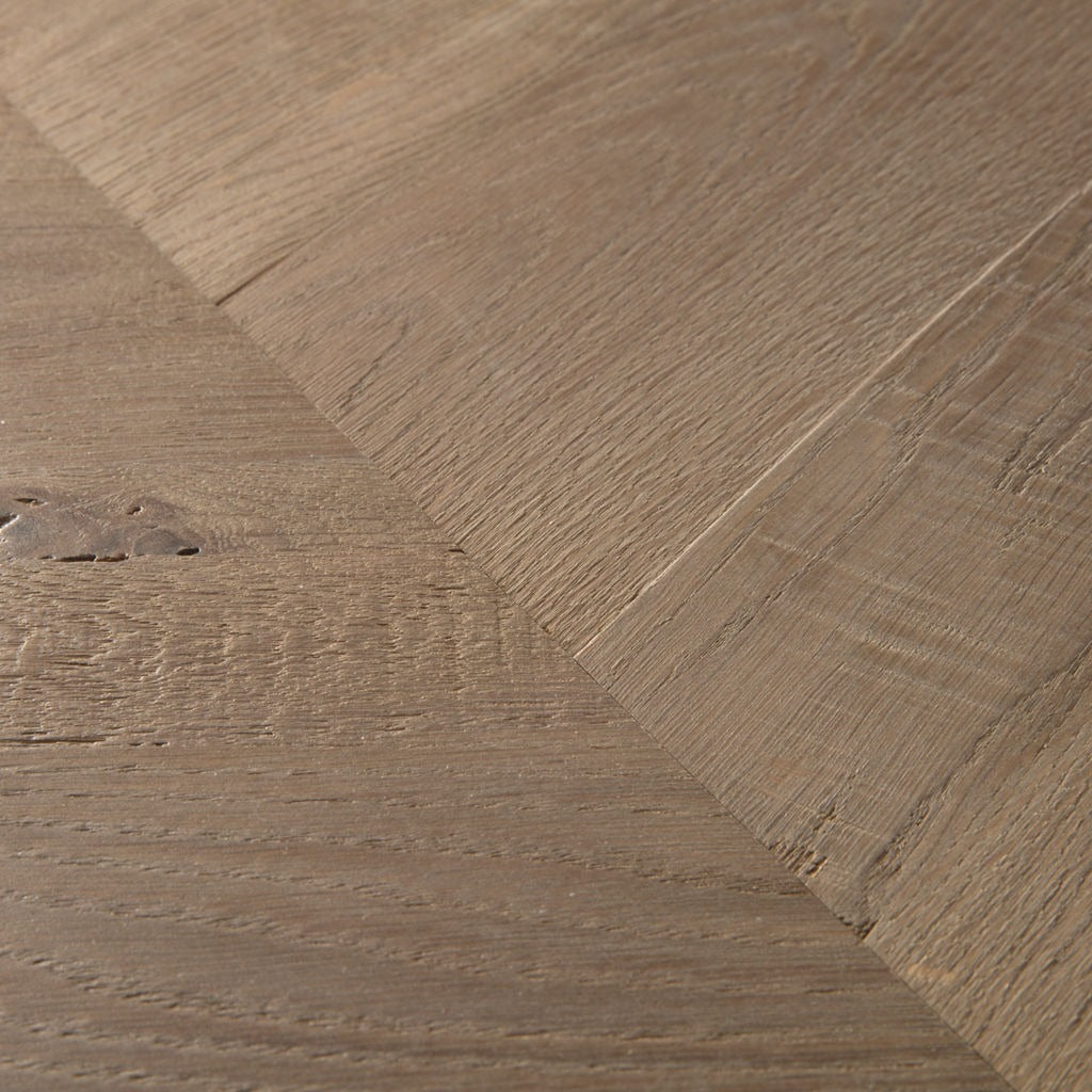 Pavimento in PARQUET INTENSO ECLISSI OLIATO QUICK-STEP motivo a zig zag trasforma ogni stanza in uno spazio dinamico e unico