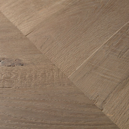 Pavimento in PARQUET INTENSO ECLISSI OLIATO QUICK-STEP motivo a zig zag trasforma ogni stanza in uno spazio dinamico e unico