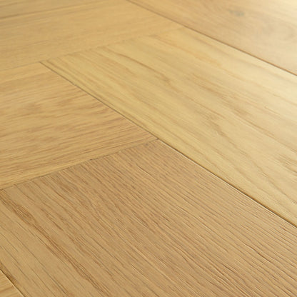 Pavimento in PARQUET DISEGNO ROVERE PURO CHIARO EXTRA OPACO QUICK-STEP amplifica la luminosità degli ambienti, rendendo gli spazi più ariosi
