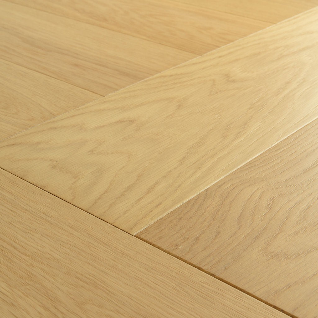 Pavimento in PARQUET DISEGNO ROVERE PURO CHIARO EXTRA OPACO QUICK-STEP amplifica la luminosità degli ambienti, rendendo gli spazi più ariosi
