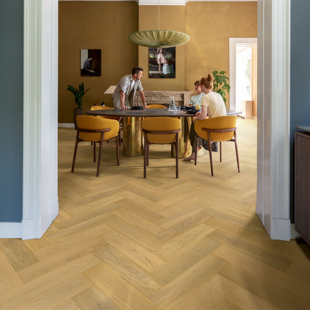 Pavimento in PARQUET DISEGNO ROVERE PURO CHIARO EXTRA OPACO QUICK-STEP amplifica la luminosità degli ambienti, rendendo gli spazi più ariosi