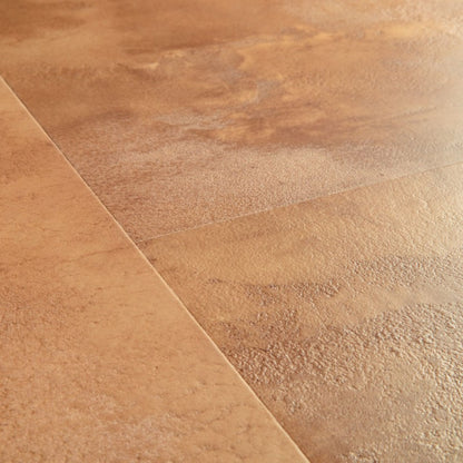 Pavimento in Laminato CAPTURE MUSE TERRACOTTA QUICK-STEP effetto terracotta rosso impermeabile con bisellatura naturale, classe 32, posa Uniclic